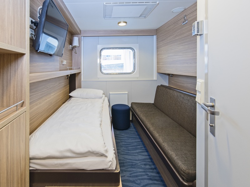 Polar Outside | Middle deck for up to 3 travellers